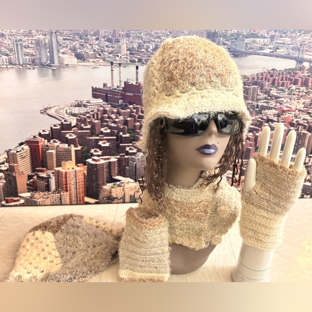 2 Granny Square Hats, Neck Wrap & Fingerless Gloves. Soft Crochet Yarn - Picture 1 of 4